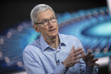 Trilyon Dolar yarışında ipi Apple göğüsledi