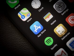 Apple, Facebook’un uygulaması Onavo’yu sildi