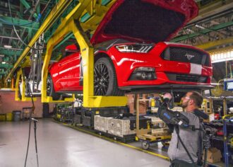 Ford, 15 fabrikasında işçilerini dış iskeletlerle donatacak