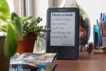 Kindle’ın masa saatine dönüşümü