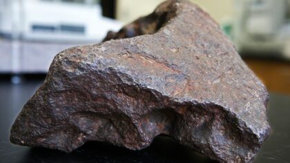 Kapı takozu olarak kullanılan taş 100 bin Dolarlık meteor çıktı