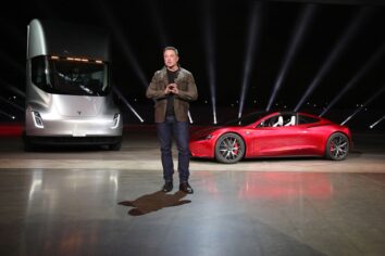 Elon Musk görevinden istifa edecek
