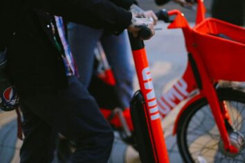 Uber’in ilk elektrikli scooter’ları yola çıktı