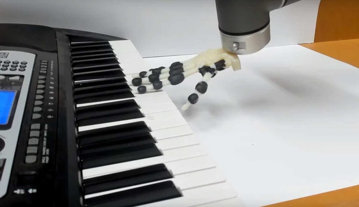 Piyano çalabilen robotik el
