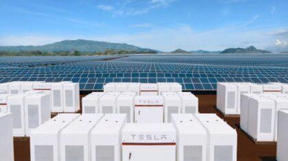 Tesla Yunan adalarına güneş enerjisi santralleri kuracak