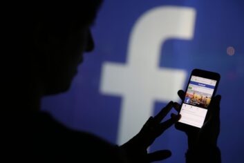 “Facebook’u bırakmak sizi daha mutlu biri yapabilir”