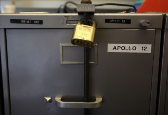 NASA, Apollo görevinden kalma Ay numuneleri inceleyecek