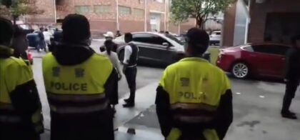 Tesla sahipleri düşen fiyatları protesto ediyor
