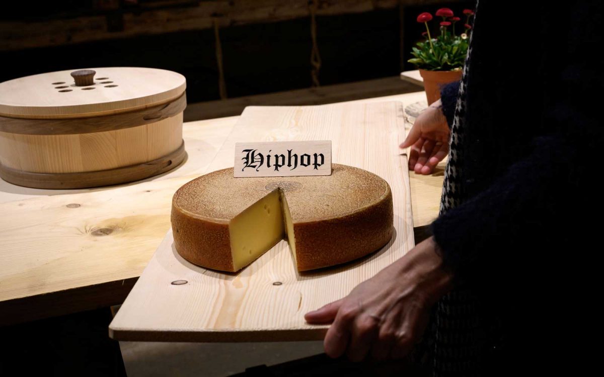 Yıllanırken hip-hop dinleyen peynirler daha lezzetli oluyor