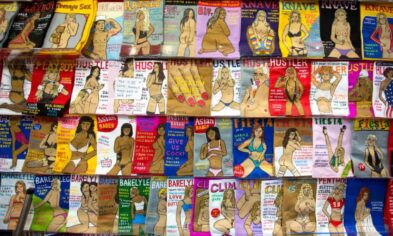 Porno arşivini çöpe atan anne-babasını mahkemeye verdi