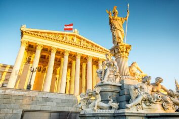 Avusturya internette yorum yapmak için gerçek isim kullanmayı şart koşacak
