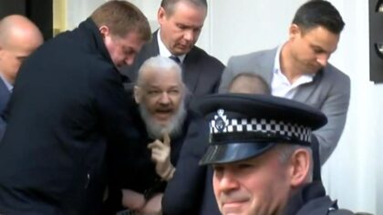 Julian Assange gözaltına alındı