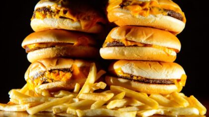 Fast food yiyen ergen erkeklerin kısırlık riski artıyor