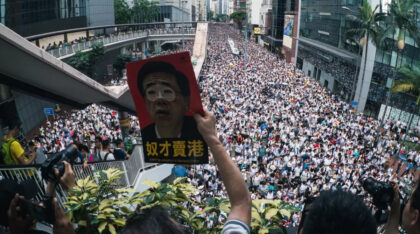 Hong Kong’ta muhalifler sokağa döküldü
