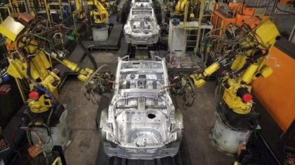 Robotlar fabrikalardaki 20 milyon işi insanların elinden alacak