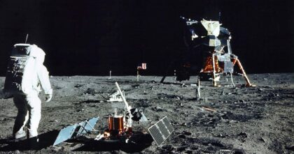 Ay görevinden dönen astronotların gümrük belgesi