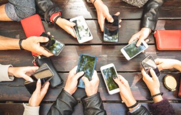 Facebook, Instagram ve WhatsApp bir süre kullanılamadı