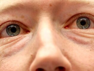 Facebook ve Google hangi pornoları izlediğinizi biliyor